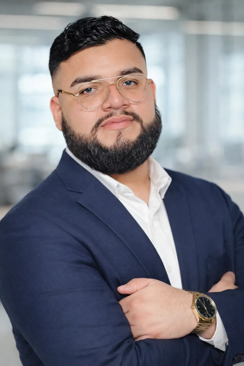 Headshot of Leonardo González, founder of Guanaco's Tech